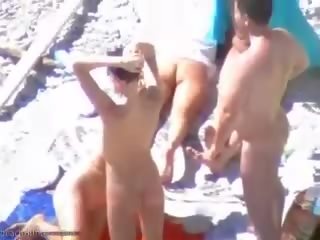 Zonnebaden strand sletten hebben sommige tiener groep xxx film plezier
