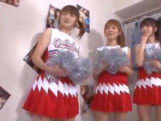 Tre i madh cica japoneze cheerleaders ndarjen manhood