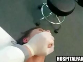 Paciente fica fodido e cummed em por dela médicos homem
