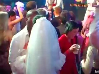 Magnificent brinner brides suga stor tuppar i offentlig