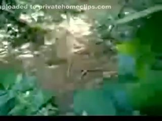 India ladki di hutan di luar wanita simpanan kacau keras www.xnidhicam.blogspot.com