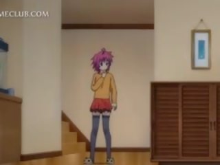 Tonåriga animen deity checking henne tuttarna i den spegel
