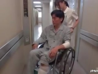 Inviting asiatiskapojke sjuksköterska går galet