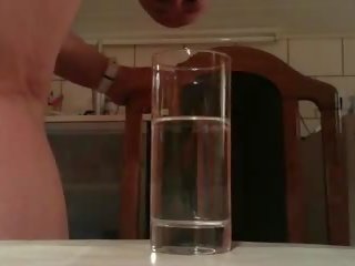 I madh 6 kohët nënujë derdhje në një gotë i ujë !