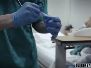 Puro tabu perv mestre dá jovem grávida paciente vagina exame