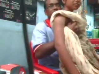 India desi joven mujer follada por vecino tío dentro tienda