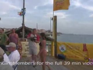Normaal spring breuk bikini wedstrijd bochten in wild freaky seks film mov